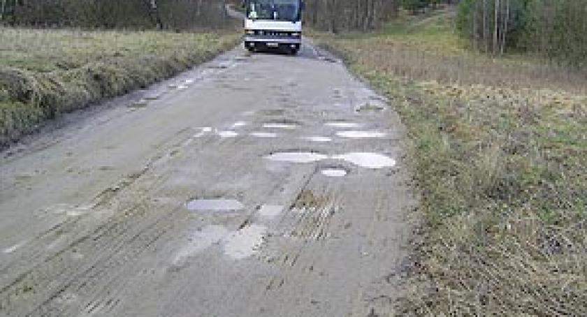 Jak stężycki samorząd stawia na drogi?