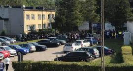 Młodzież nie boi się koronawirusa? Uczniowie tłumnie&hellip;