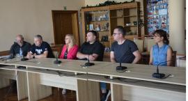 Leszno. Woda z pola zalewa im domy - przyszli po pomoc do gminy