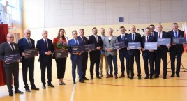 Samorządowcy z powiatu kartuskiego z promesami na inwestycje za ponad 98 milionów złotych