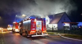 Kamienica Królewska. Płonął budynek mieszkalny - poszkodowany mężczyzna 