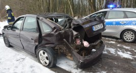 Miechucino-Borzestowo. Uderzyła oplem w dwa drzewa