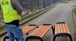 Żukowo. Kradł ławeczki z parku - 57-latek odpowie za kradzież