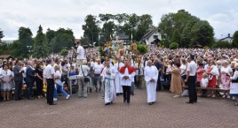 Tysiące pątników przybyło do Sianowa. Trwa odpust Ma&hellip;