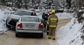 Mezowo. Zderzenie lexusa z volvo. Mieszkańcy: było ślisko, a służby nie reagowały