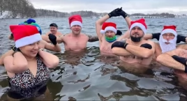 Grzybno. Mikołajkowe morsowanie nad jeziorem Białym