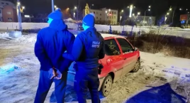 Odurzony, z cofniętymi uprawnieniami i z narkotykami - 34-latek w rękach policji
