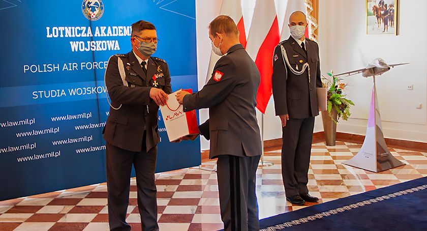 LAW:  Sprawdź kto otrzymał awans i wyróżnienie 