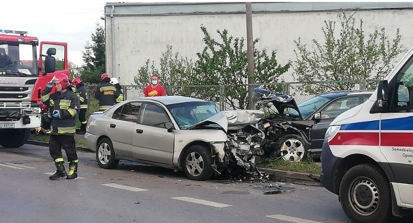 Dęblin/ Wypadek na ul. Spacerowej. Trzy osoby ranne 