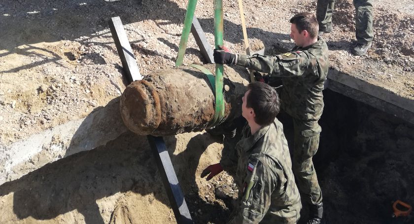 Dęblińscy saperzy zniszczyli półtonową bombę