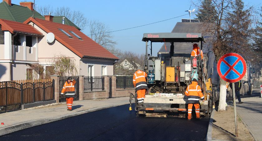 Droga w Brzeźcach do remontu