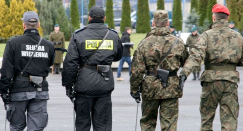 Nawet 2,5 tys. zł dla funkcjonariuszy dłużej pozostających na służbie 