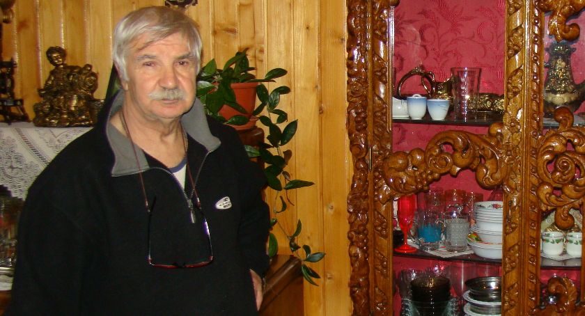 Z dłutem w ręku tworzy dzieła sztuki