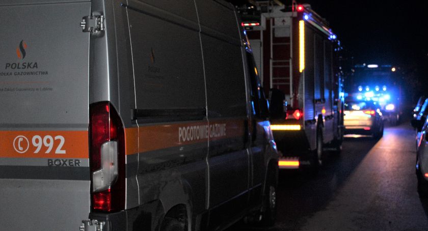 Ewakuacja mieszkańców punktowca na osiedlu Lotnisko