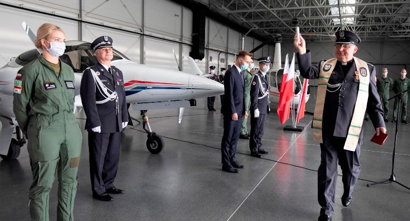 Nowy hangar już służy samolotom 