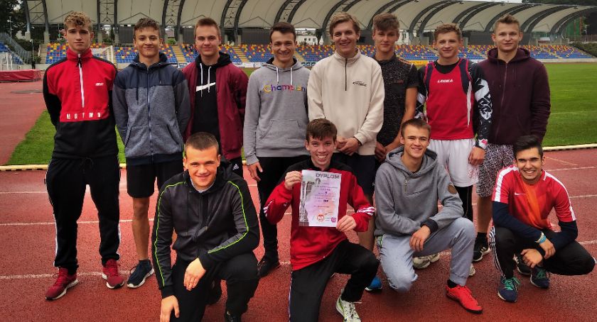 Wicemistrzowie Rejonu w Lekkoatletycznej Lidze szkół średnich