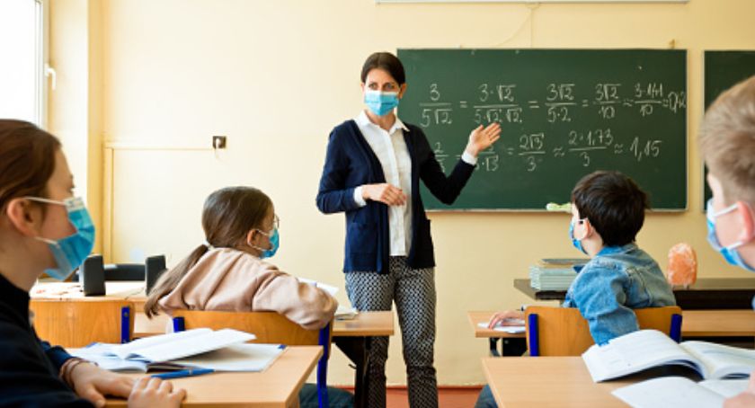 Zamknięta szkoła w Bobrownikach i Dęblinie 