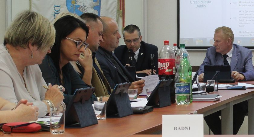 DĘBLIN: Śmieci o 40 proc. droższe. Podatek od nieruchomości wzrośnie o 35 proc. 