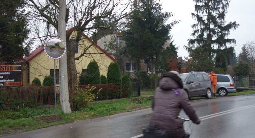Dęblin: Na ul. 1 Maja zamontowali lustro 