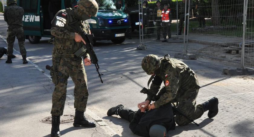 Dęblińscy żołnierze wpadli za narkotyki. Grozi im 10 lat wiezienia