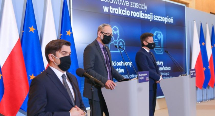 Premier: Punkt szczepień na COViD - 19 w każdej gminie