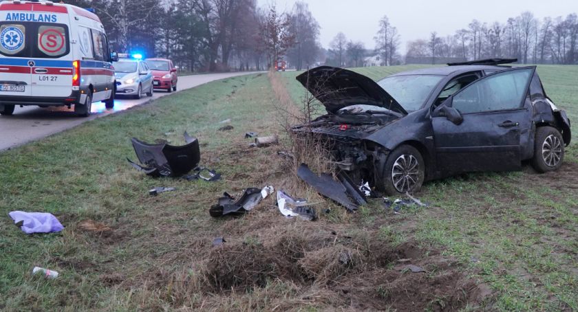 Kierowca renault dachował