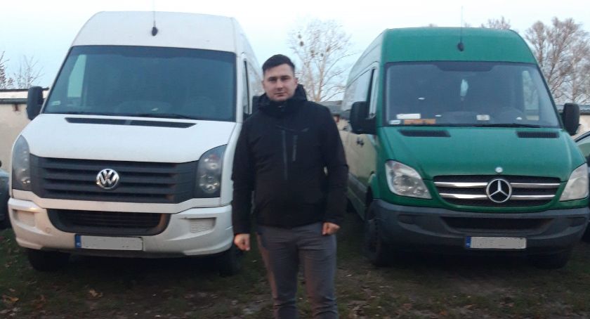 Autobusy rdzewieją na parkingach, a podatek trzeba płacić