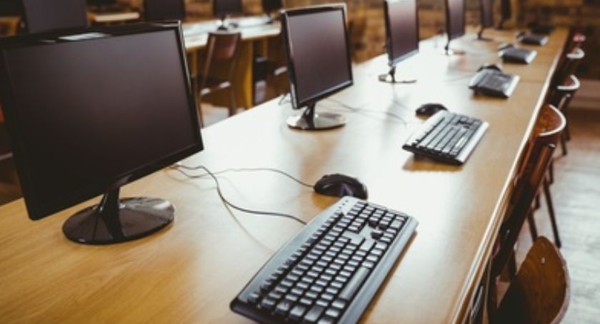 Dęblin: Do LO trafi sześć laptopów 