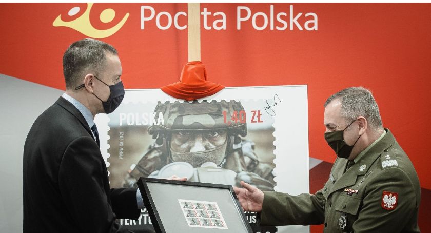 Terytorialsów nakleisz na kopertę. Poczta wypuściła milion takich znaczków