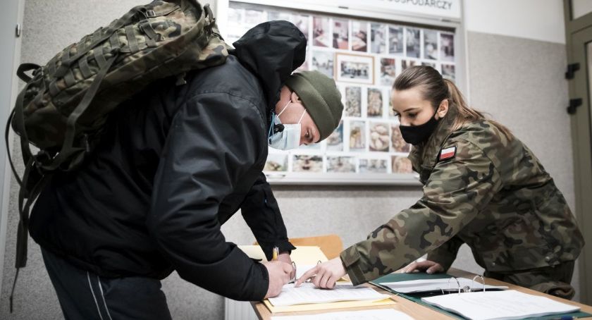 100 nowych ochotników wstąpiło do wojska
