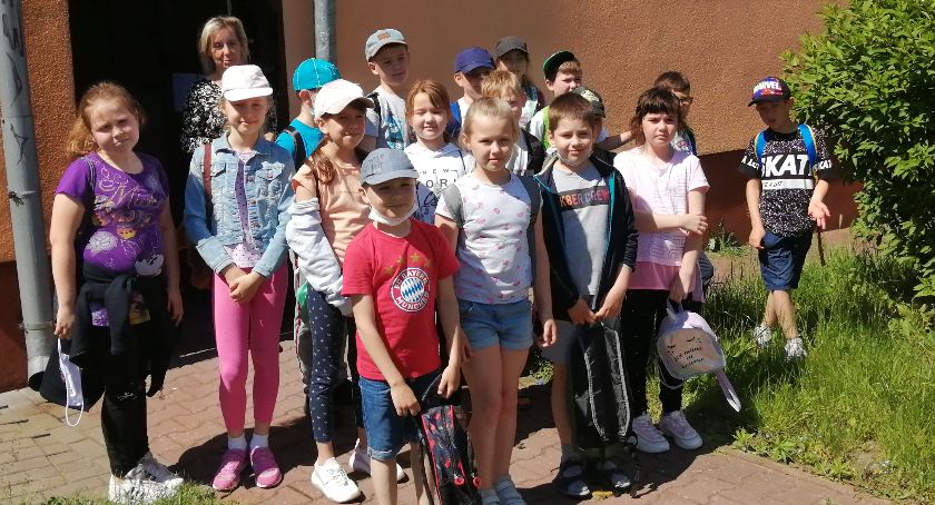 DĘBLIN: Uczniowie na lekcji bibliotecznej 