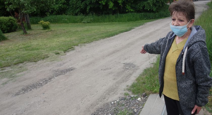 DĘBLIN: Mieszkańcy narzekają na stan drogi 
