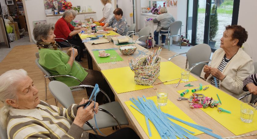 DĘBLIN: Seniorzy pod opieką specjalistów