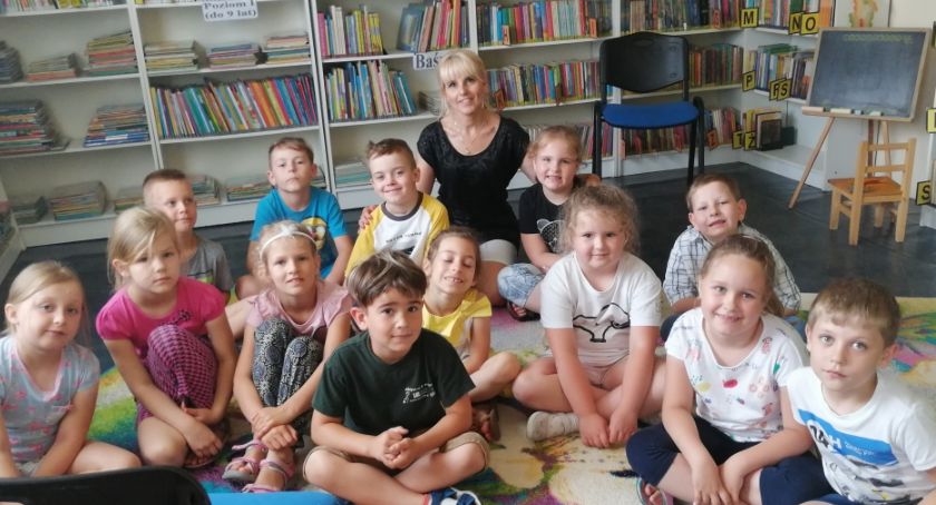 Dęblin: Ufoludki w bibliotece