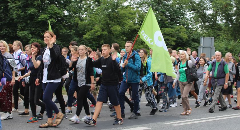 Dęblin. Pielgrzymi wyruszyli w dalszą drogę
