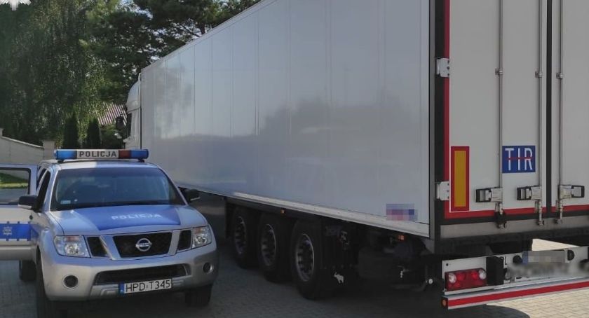 35-latek spadł z ciężarówki. Z obrażeniami trafił do szpitala
