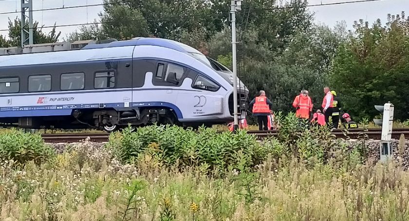 Kobieta potrącona przez pociąg