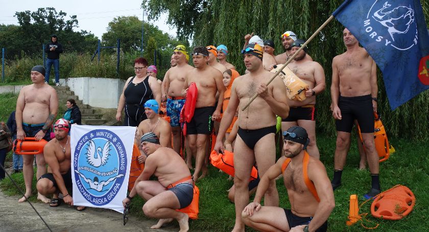 DĘBLIN: Przepłynęli 4 km Wisłą z Leszkiem Naziemcem 