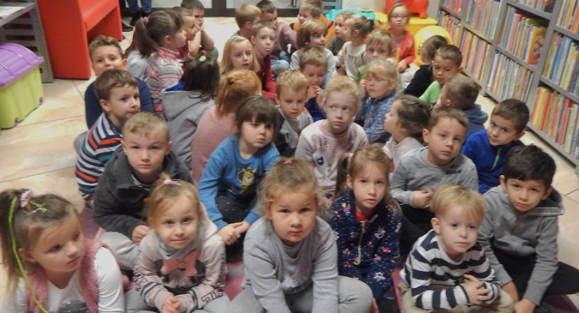 Dzieci odwiedziły miejską bibliotekę 