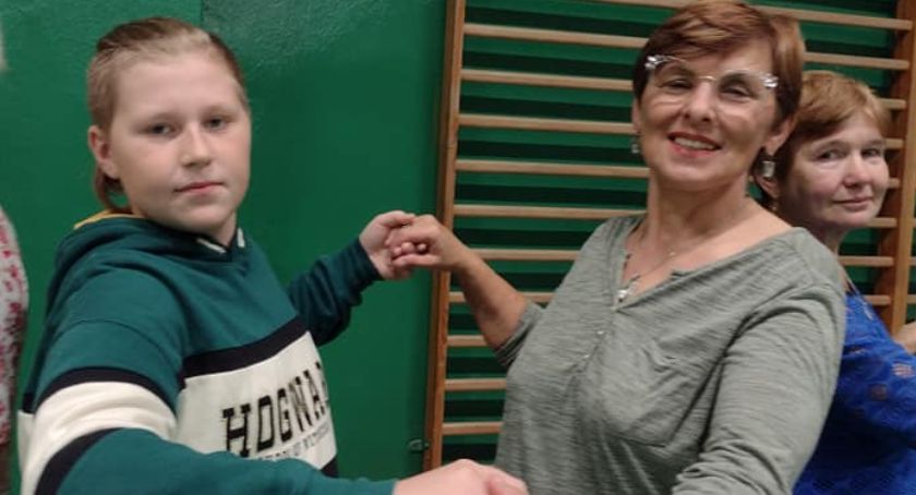 DĘBLIN: Młodzi i starsi uczą się tańczyć 