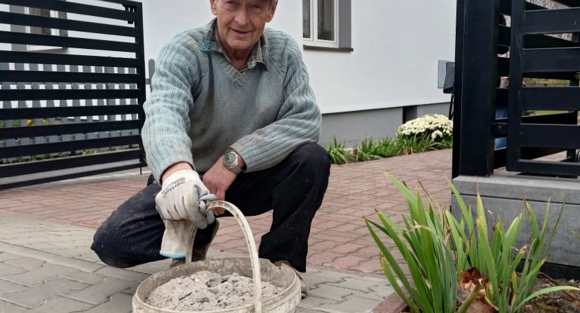 DĘBLIN: Urzędnicy nie chcieli odbierać popiołu