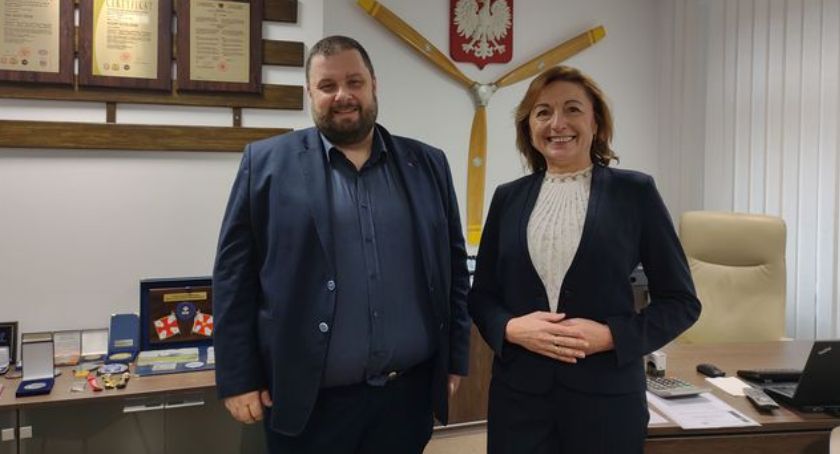 Burmistrz osobiście obejrzała halę, w której produkowane są materiały kompozytowe