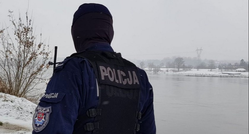 Wchodzenie na kruchy lód jest śmiertelnie niebezpieczne