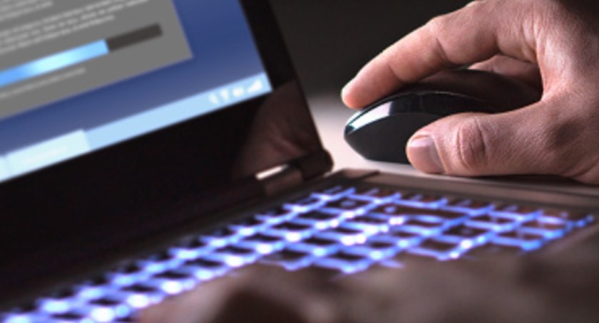 Chciał sprzedać laptopa. Stracił pieniądze