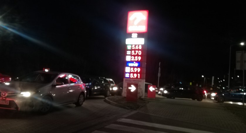 Dęblińskie stacje benzynowe przeżywają oblężenie