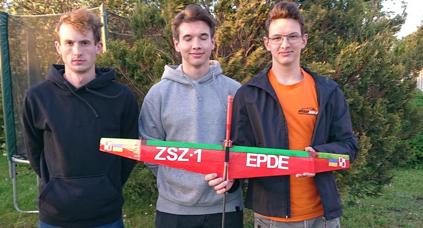 Sukces młodych konstruktorów z Dęblina. Ich latający model zajął 2 miejsce podczas zawodów Learn and Fly