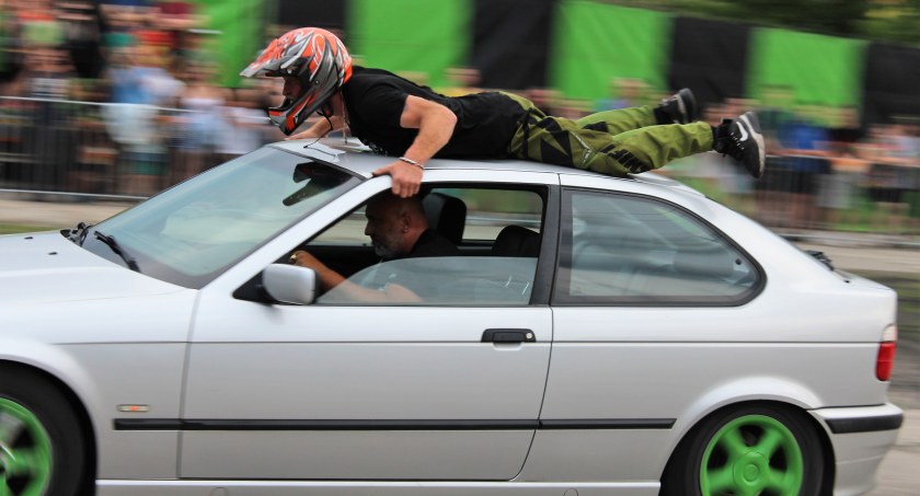 Dęblin. Monster Truck show, pokazy kaskaderskie i mocna dawka adrenaliny [ZDJĘCIA]