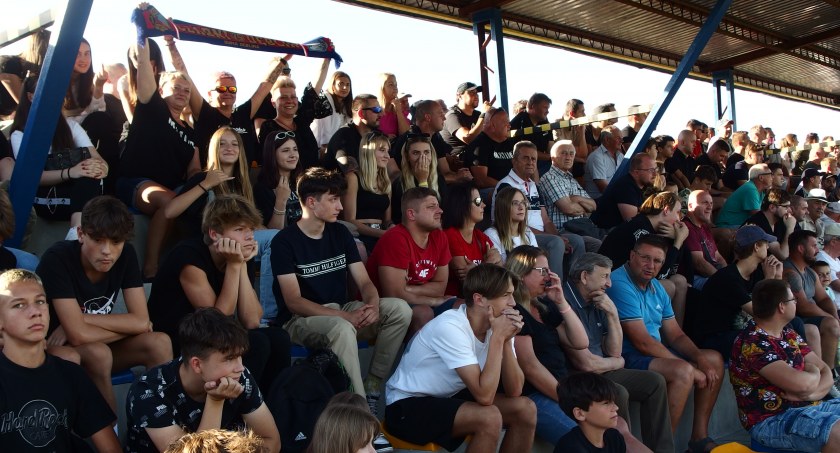 Grzegorz Niski, trener Polonii Londyn, obejrzał derby powiatu