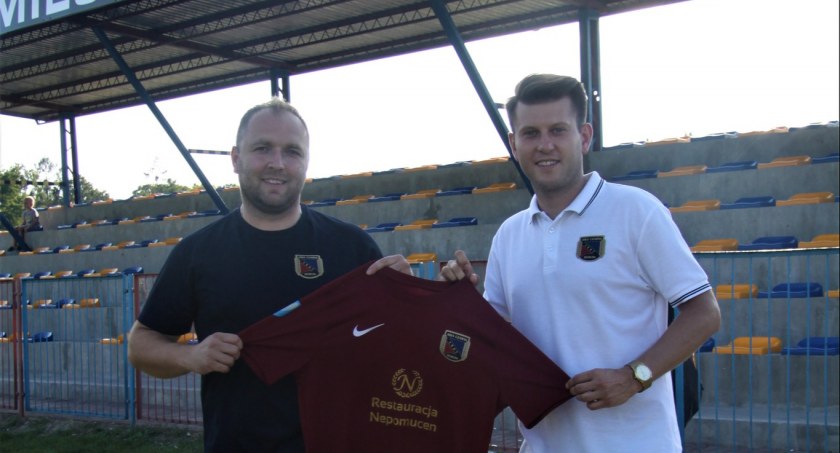 Adrian Jasek zagra w Czarnych