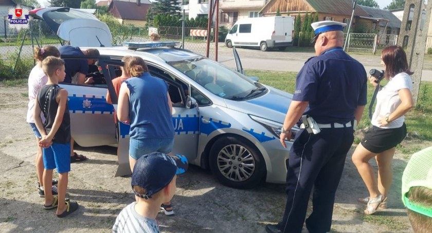 Policjanci z wizytą na pikniku